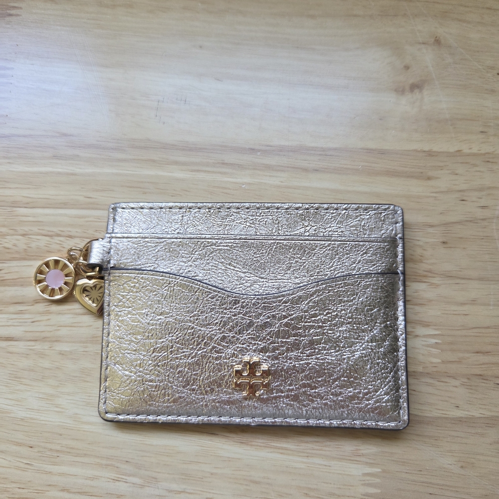 Tory Burch Metallic Gold Emerson Slim Card Case  with Charm New Without Tags - Picture 2 of 7